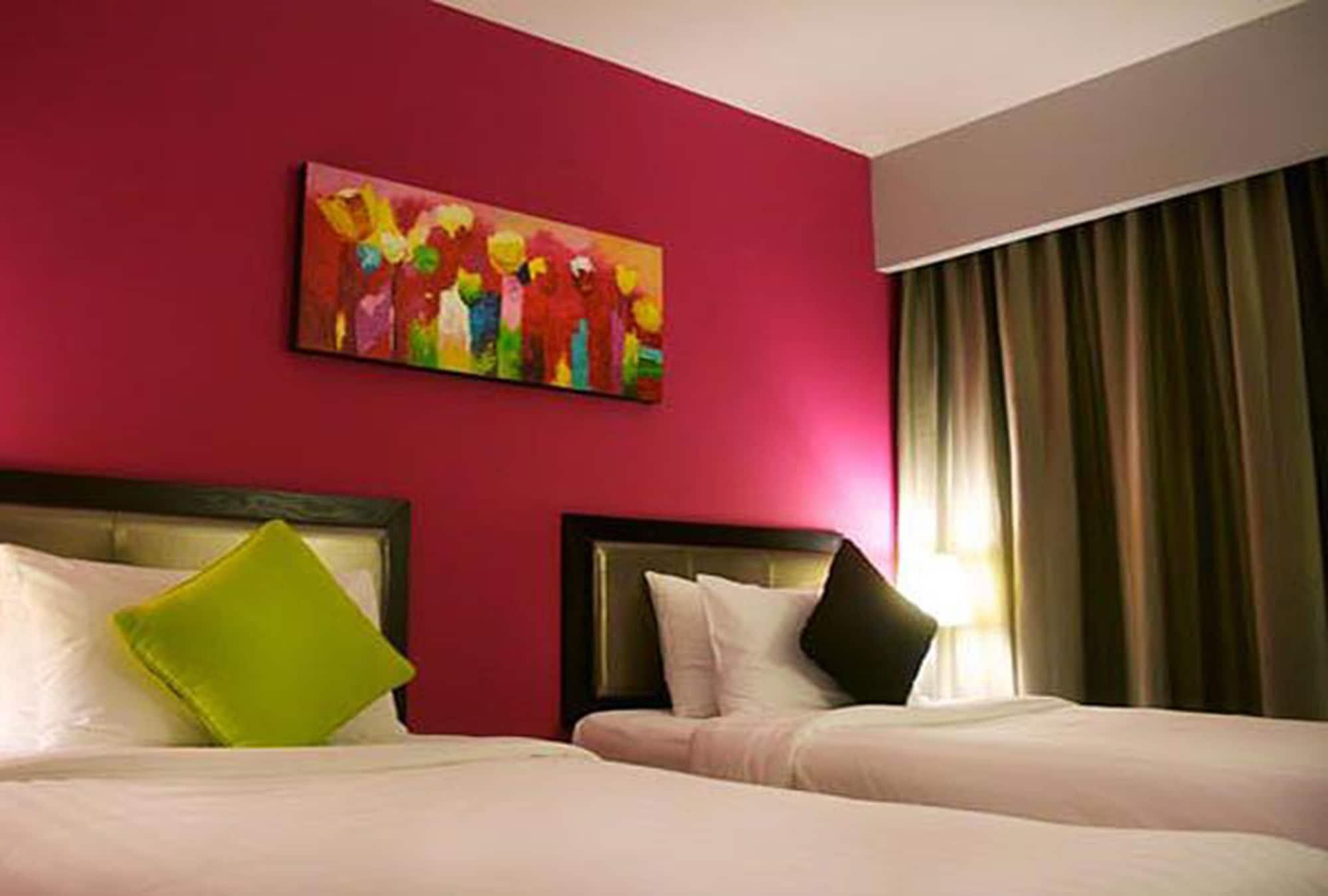 The Brunei Hotel Bandar Seri Begawan Bagian luar foto