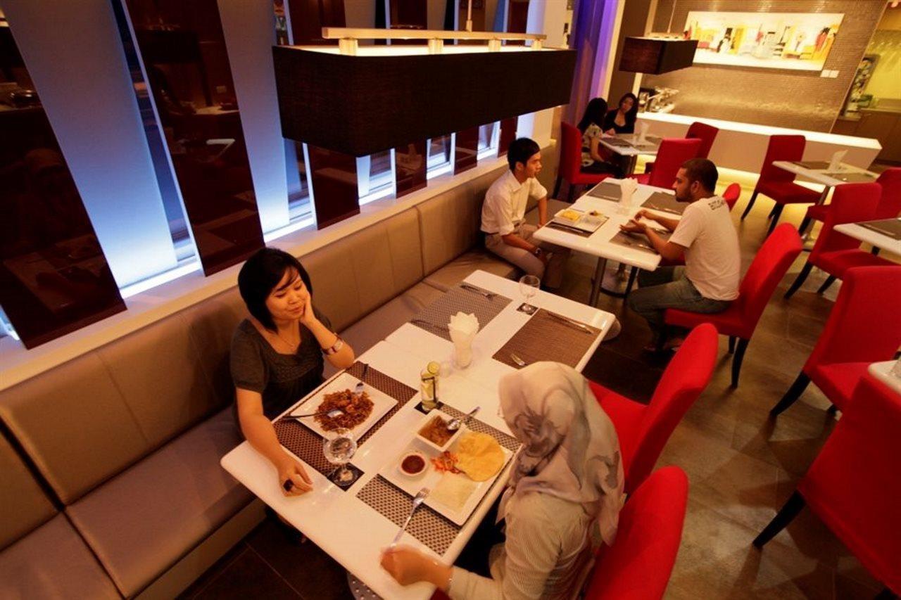 The Brunei Hotel Bandar Seri Begawan Bagian luar foto