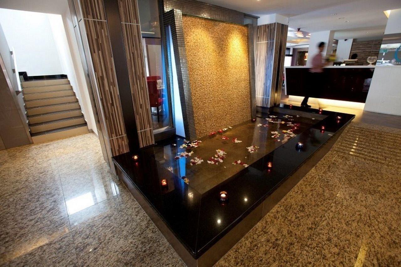 The Brunei Hotel Bandar Seri Begawan Bagian luar foto