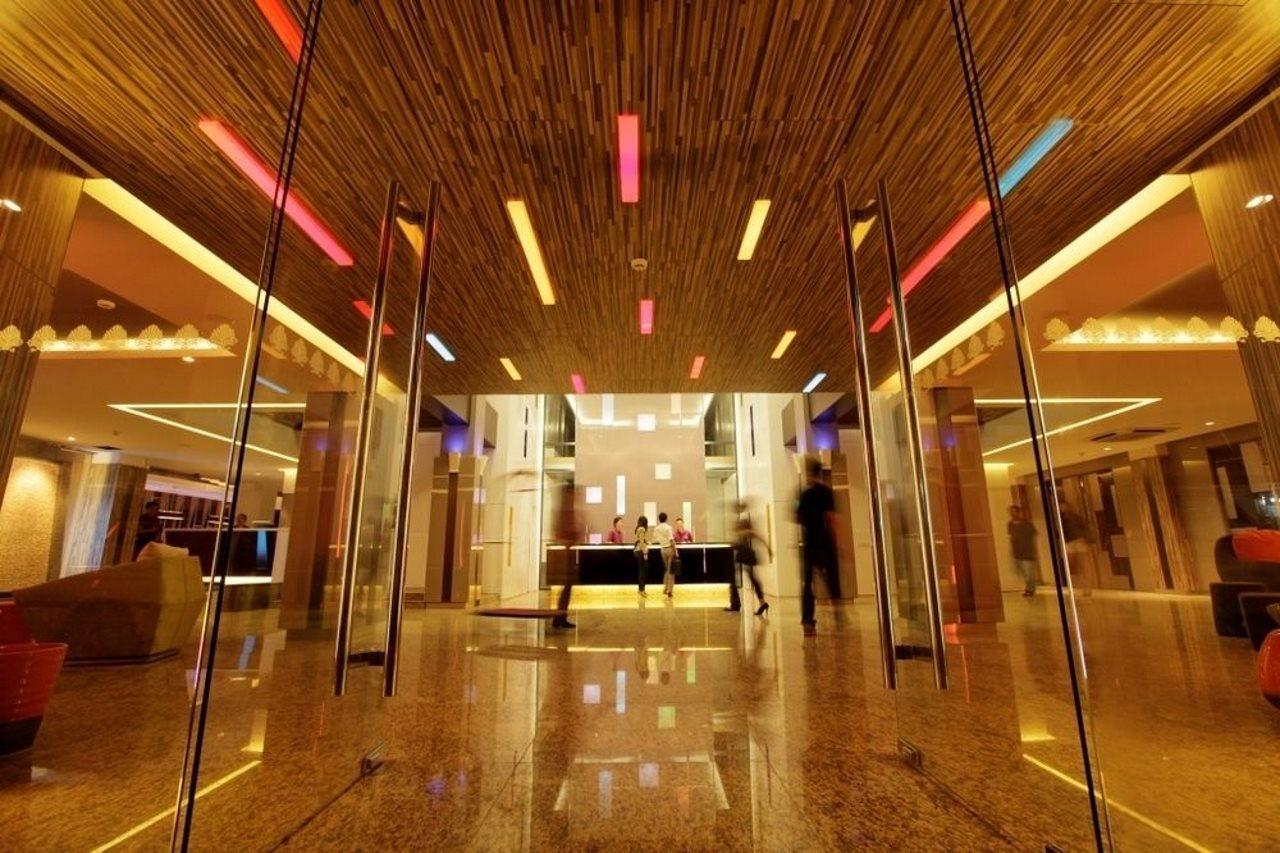 The Brunei Hotel Bandar Seri Begawan Bagian luar foto