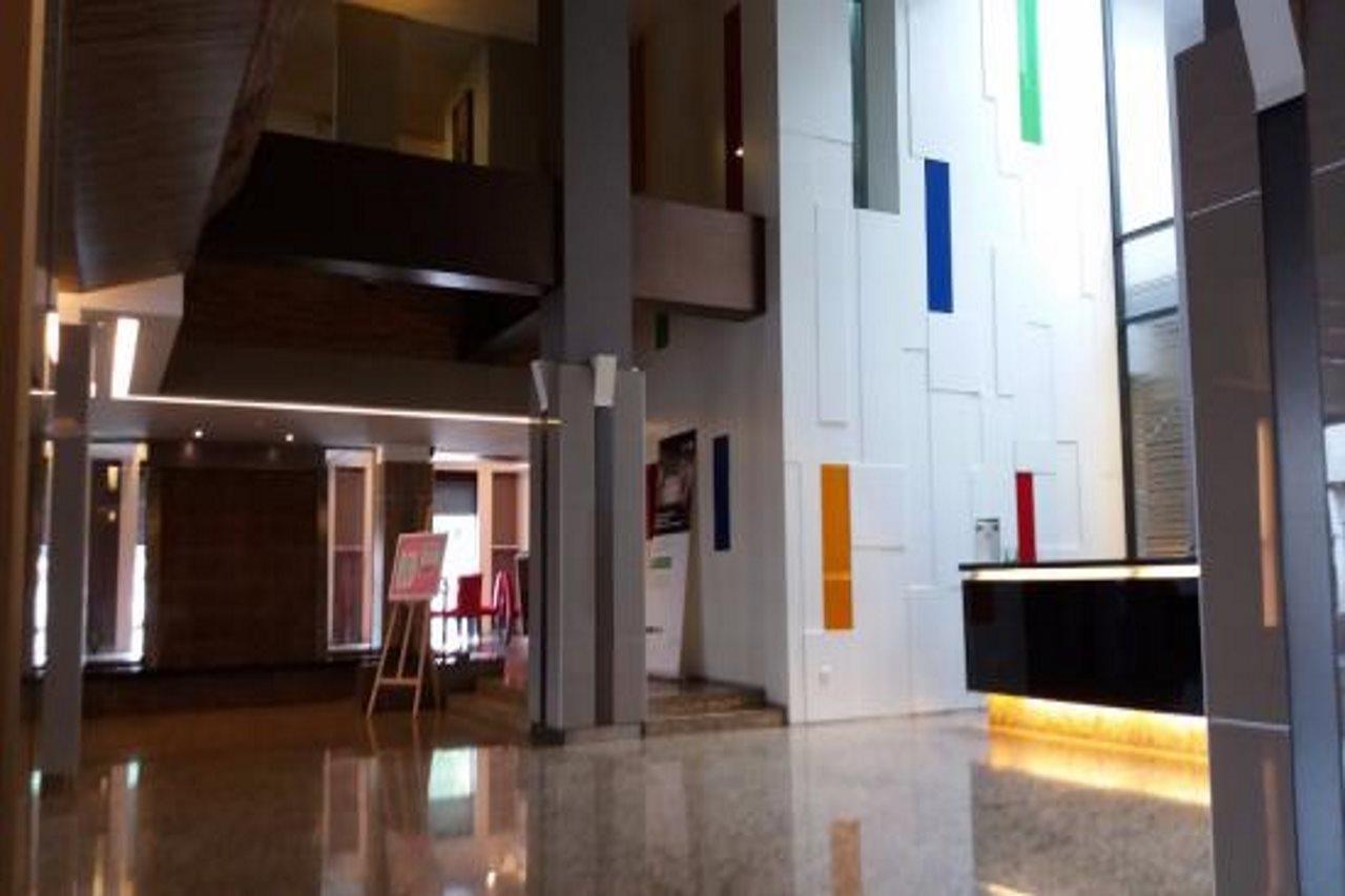 The Brunei Hotel Bandar Seri Begawan Bagian luar foto