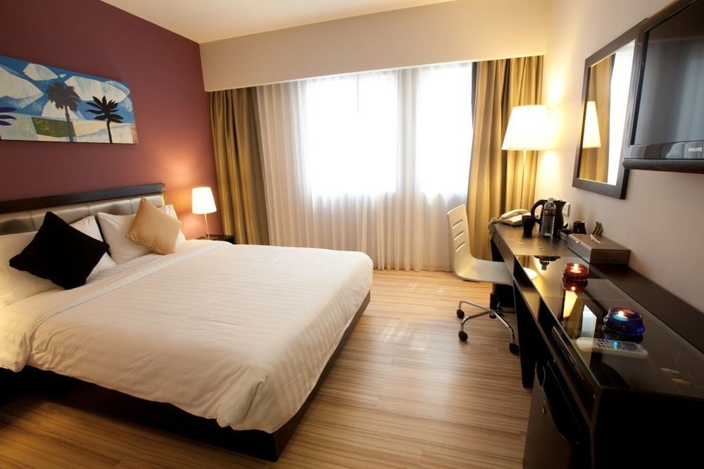 The Brunei Hotel Bandar Seri Begawan Bagian luar foto