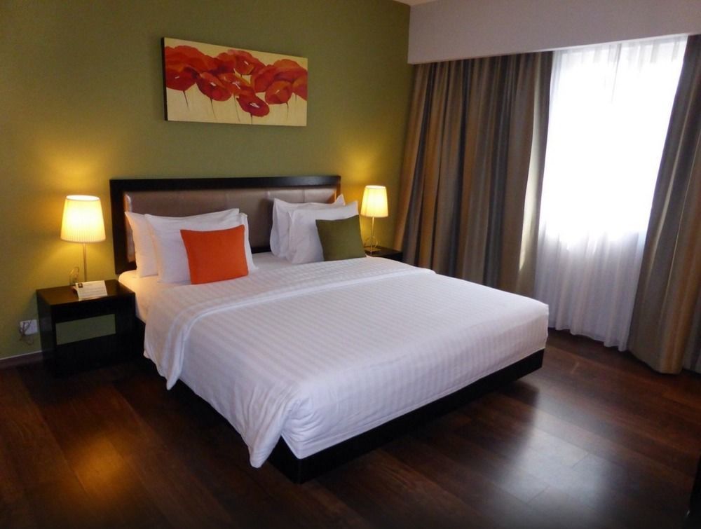 The Brunei Hotel Bandar Seri Begawan Bagian luar foto