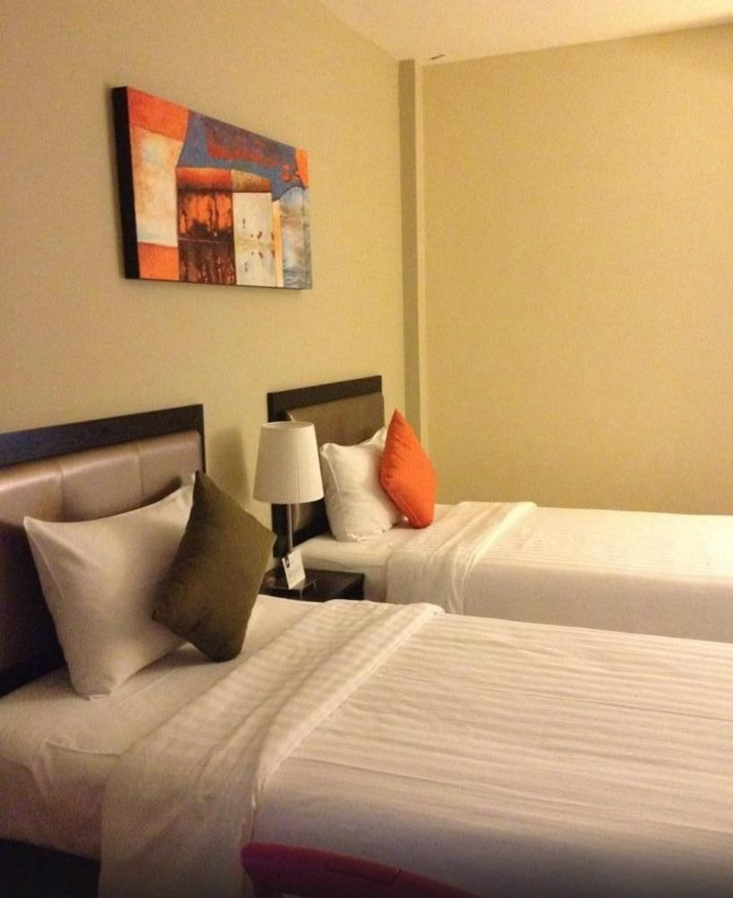 The Brunei Hotel Bandar Seri Begawan Bagian luar foto
